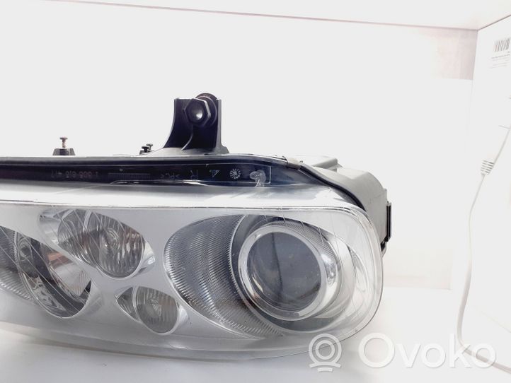 Volkswagen Touran I Lampa przednia 0301205272