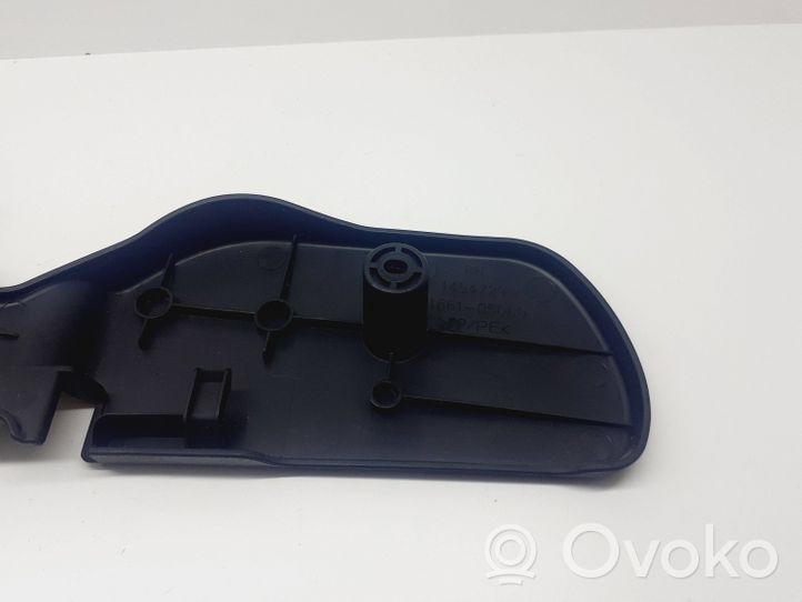 Toyota Avensis T270 Cornice di rivestimento della regolazione del sedile della portiera anteriore 7186105060