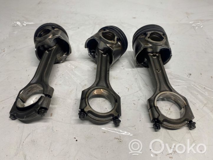 KIA Ceed Piston with connecting rod 