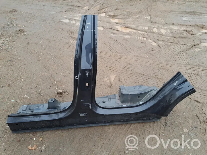 BMW X7 G07 Rear sill (body part) 