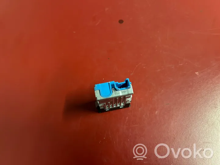 BMW X7 G07 Connecteur/prise USB 8711940