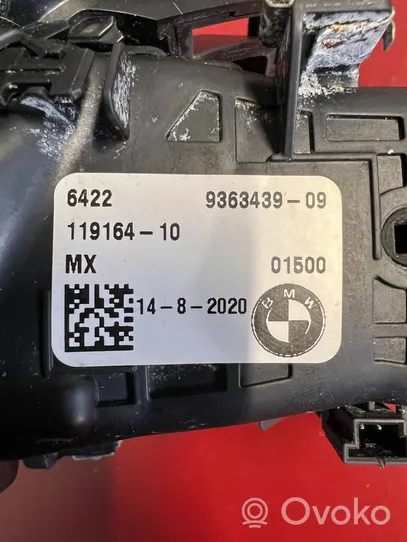 BMW X4 G02 Kojelaudan sivutuuletussuuttimen kehys 9363439