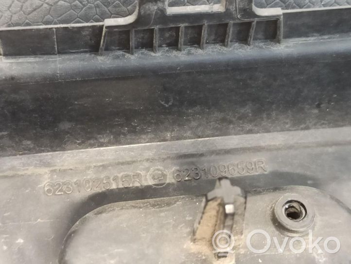 Dacia Duster Atrapa chłodnicy / Grill 623102515R