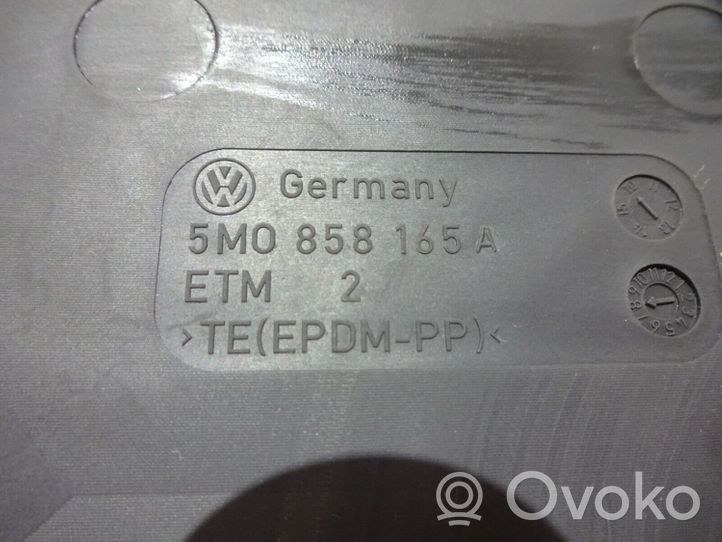 Volkswagen Tiguan Kosnsolės stalčiuko/lentinėlės paklotėlis 5M0858165A