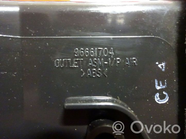 Opel Antara Šoninės oro grotelės 96661704