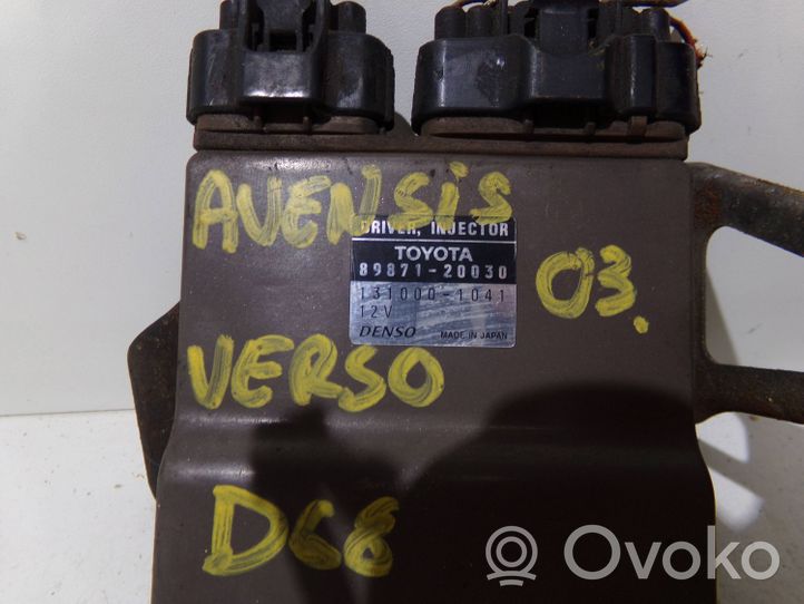 Toyota Avensis Verso Polttoaineen ruiskutuksen ohjainlaite/moduuli 8987120030