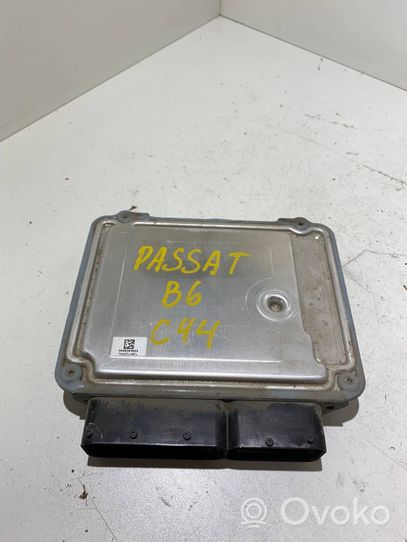 Volkswagen PASSAT B6 Sterownik / Moduł ECU 03G906021AB