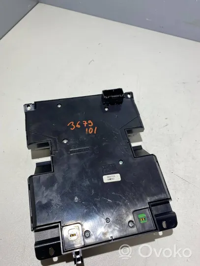 Volvo V50 Climate control unit 8697155