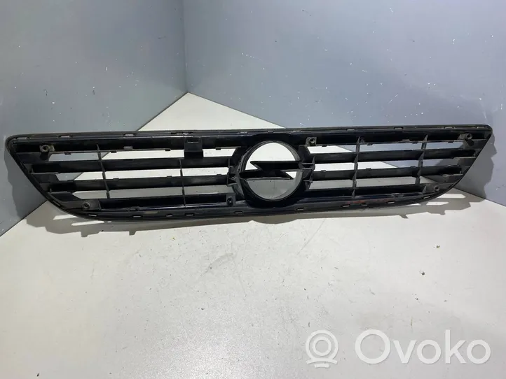 Opel Zafira A Maskownica / Grill / Atrapa górna chłodnicy 90580685