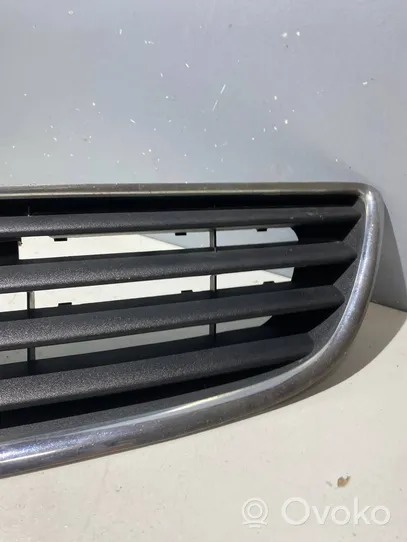 Opel Zafira A Maskownica / Grill / Atrapa górna chłodnicy 90580685