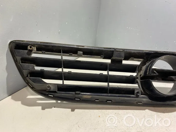 Opel Zafira A Maskownica / Grill / Atrapa górna chłodnicy 90580685