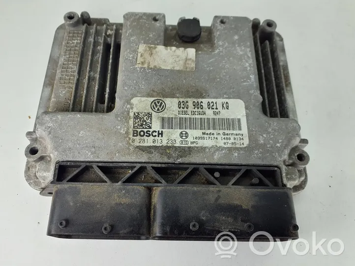 Volkswagen Golf V Calculateur moteur ECU 03G906021KQ