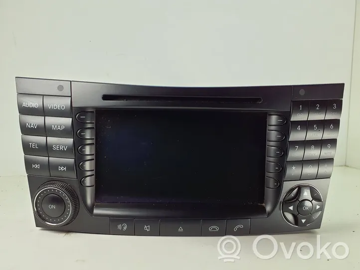 Mercedes-Benz E W211 Radio/CD/DVD/GPS-pääyksikkö ZU68S800016W
