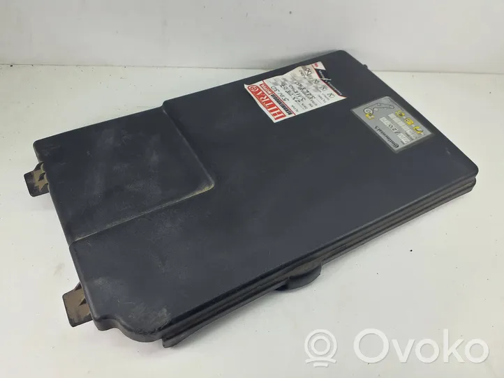 Audi A3 S3 8P Battery box tray cover/lid 1K0915443