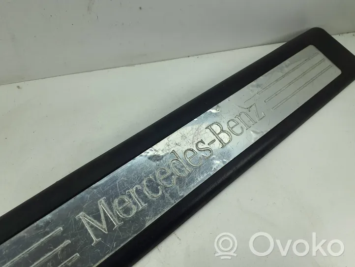 Mercedes-Benz ML W164 Altro elemento di rivestimento sottoporta/montante A1646803435