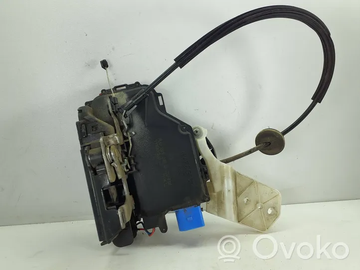 Volkswagen Golf VI Rear door lock 7L0839016D