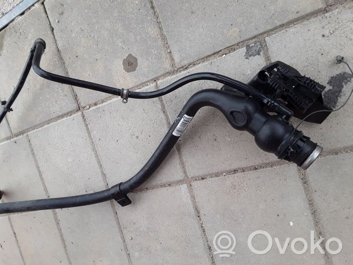 Mercedes-Benz ML W166 Tubo e bocchettone per riempimento serbatoio del carburante A1664700520