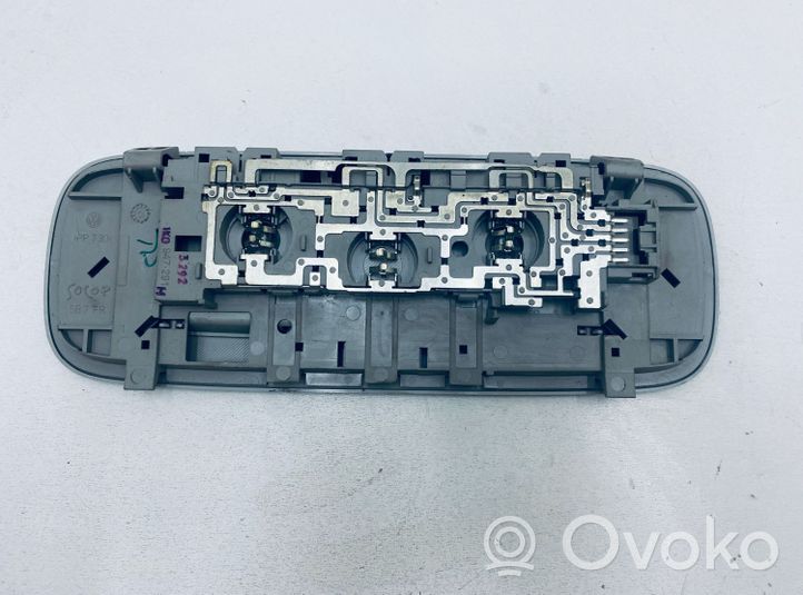 Volkswagen PASSAT B7 USA Takaistuimen valo 1K0947291