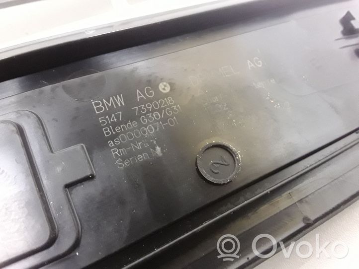 BMW 5 G30 G31 Copertura del rivestimento del sottoporta anteriore 7405774