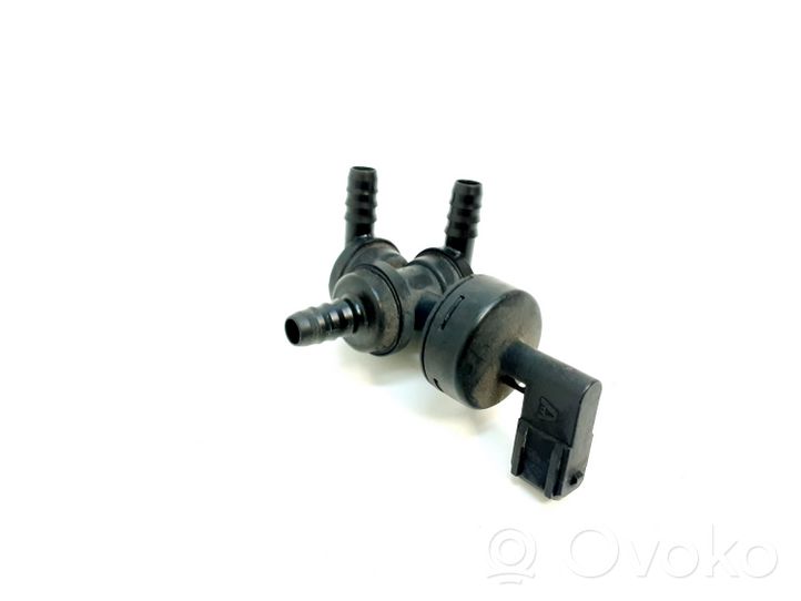 Volvo XC90 Valve vacuum 30645383