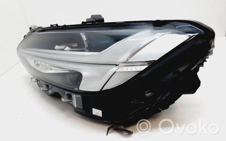 Volvo S90, V90 Lampa przednia 31386170