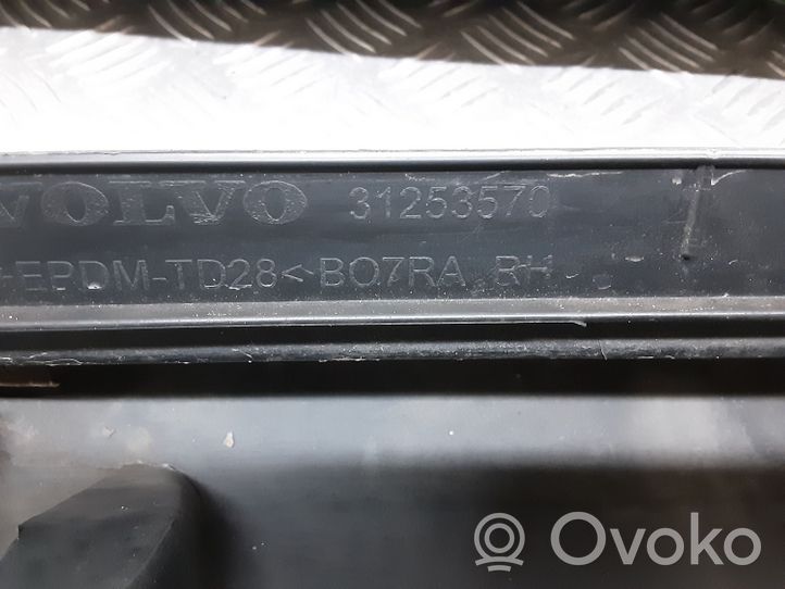 Volvo XC60 Maastoajoneuvojen astinlaudat 31253570