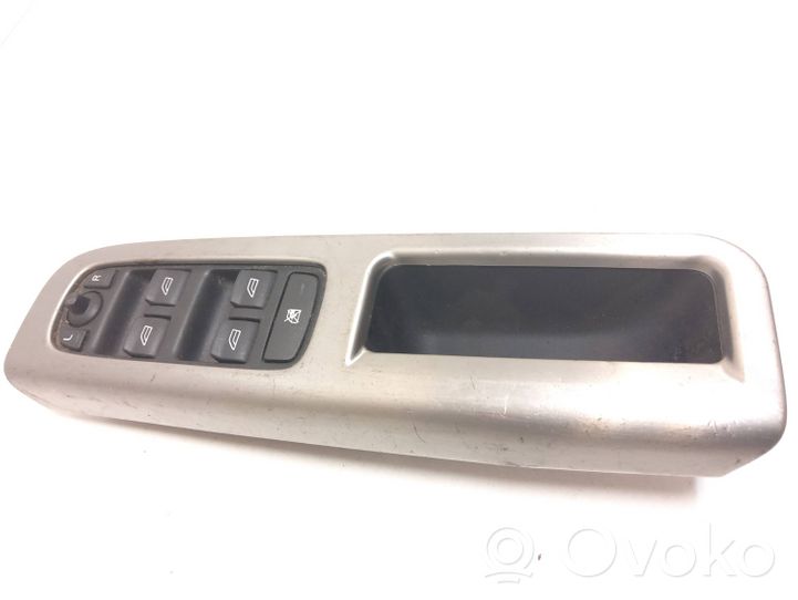 Volvo V50 Front door interior handle trim 8679669