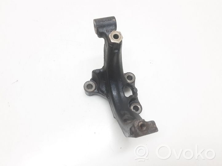 Volkswagen PASSAT B8 Muffler mount bracket/holder 04L25