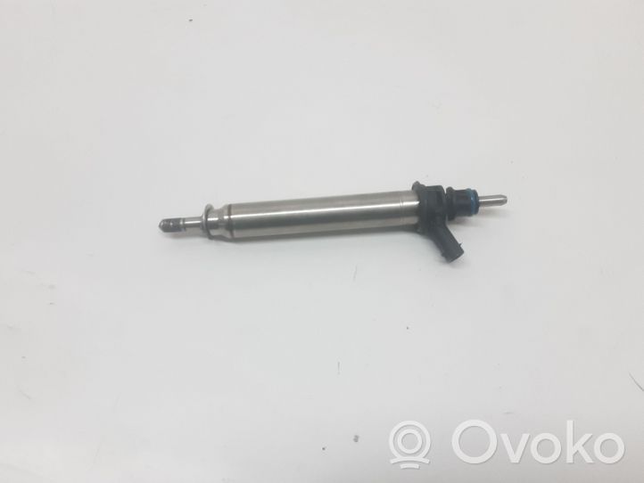 Mercedes-Benz C AMG W205 Fuel injector A2560700187