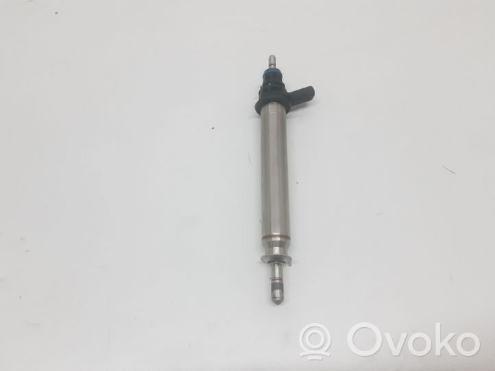 Mercedes-Benz C AMG W205 Fuel injector A2560700187