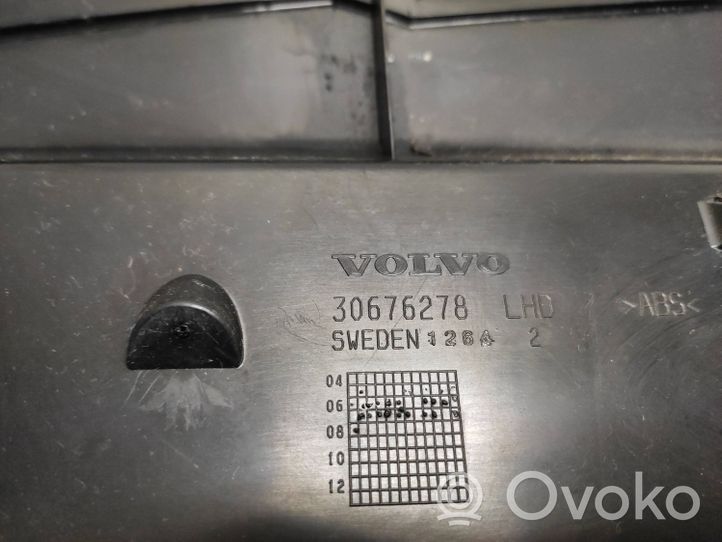 Volvo V70 Hansikaslokerosarja 30676278