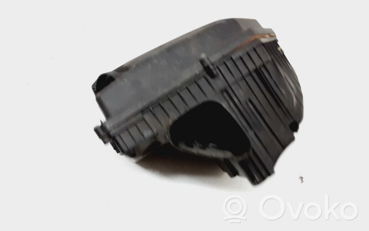 Volvo V70 Caja del filtro de aire 30748207