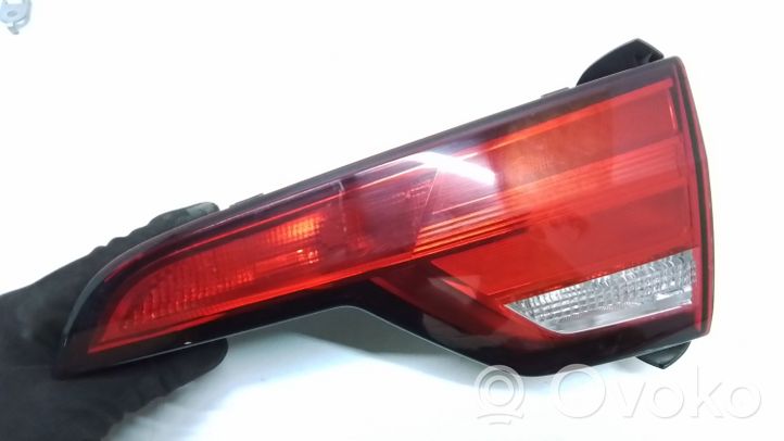 Audi A4 S4 B9 Lampy tylnej klapy bagażnika 8W9945076