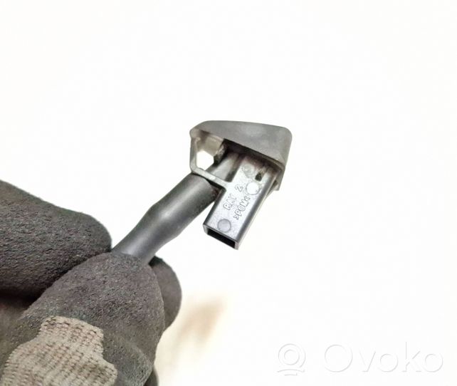 Volvo V70 Windshield washer spray nozzle 