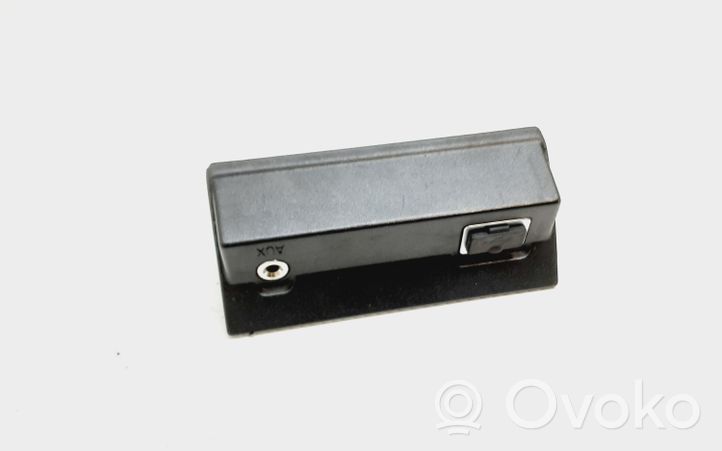 Volvo S80 USB-pistokeliitin 1820772