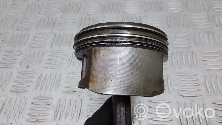 Volvo XC70 Piston avec bielle 