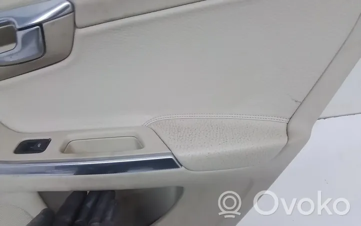 Volvo S60 Moldura del tarjetero de la puerta trasera 1302150