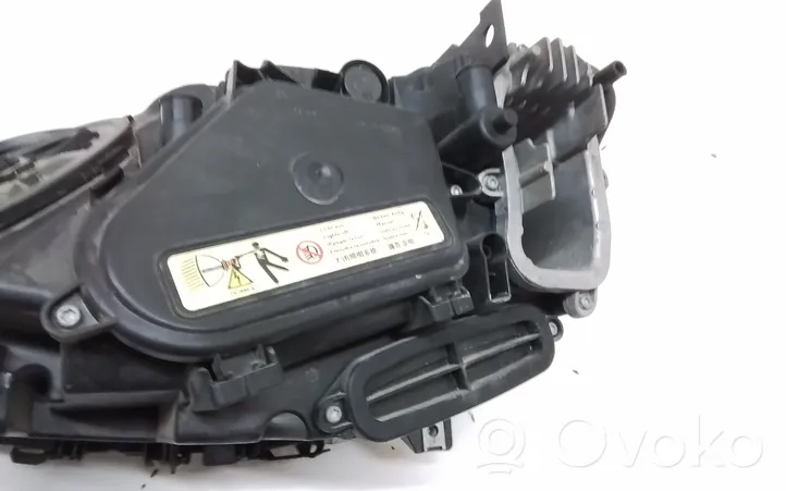 BMW 7 F01 F02 F03 F04 Lampa przednia 7182154