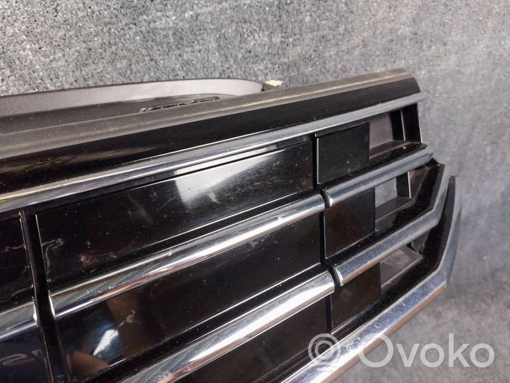 Volkswagen PASSAT B8 Maskownica / Grill / Atrapa górna chłodnicy 