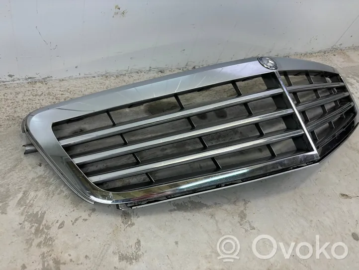 Mercedes-Benz C W204 Grille de calandre avant A2048801483