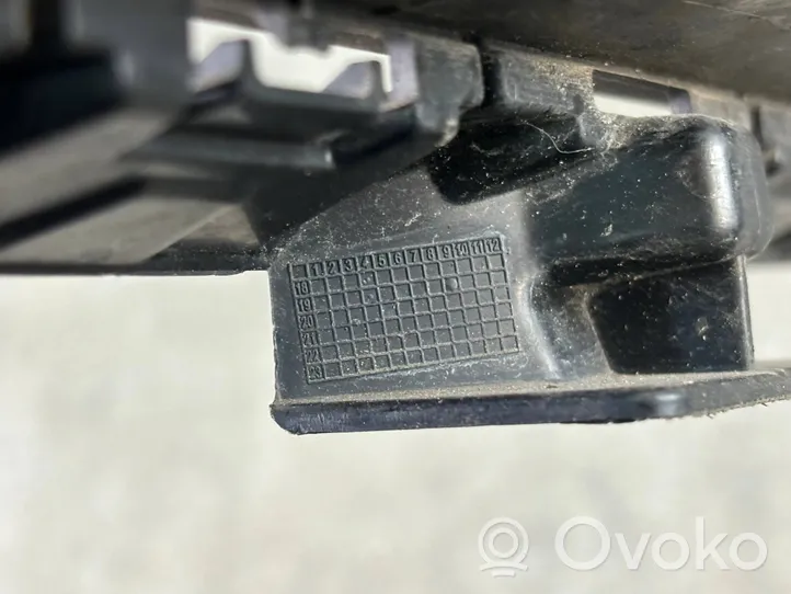 Peugeot 208 Grille inférieure de pare-chocs avant 9823209880