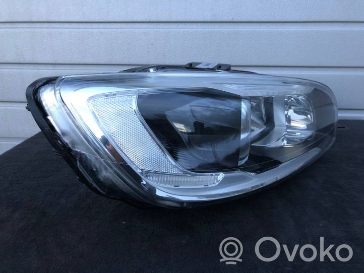 Volvo V60 Lampa przednia 31420108