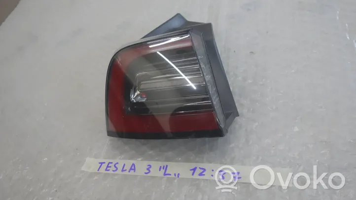 Tesla Model 3 Задний фонарь в кузове 1237