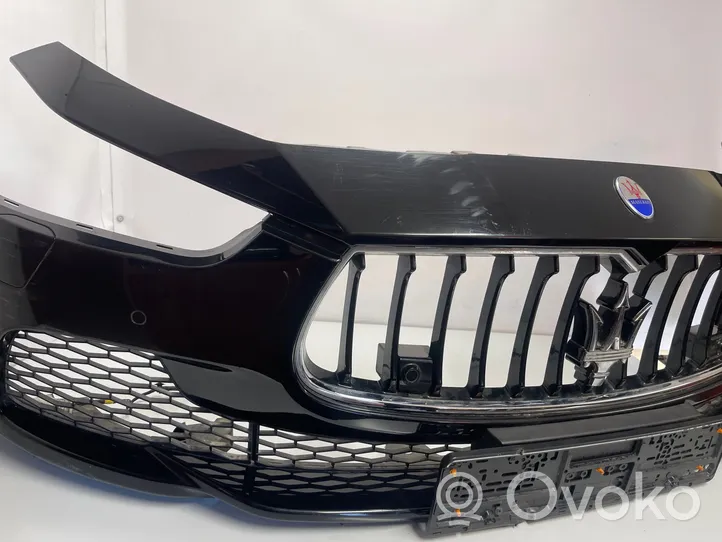 Maserati Ghibli Front bumper 670010937