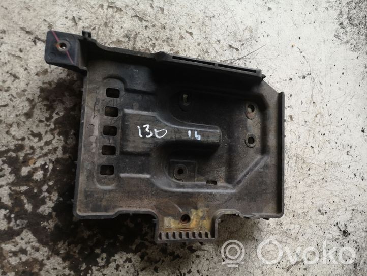 Hyundai i30 Boîte de batterie 371502H000