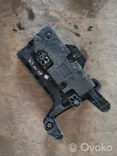 Audi A3 S3 8P Battery tray 1K0915333