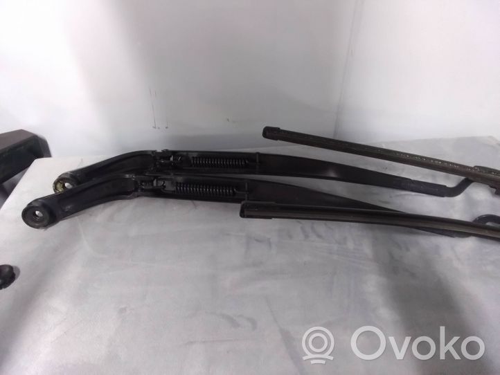 Chrysler Pacifica Headlight wiper blade set 2585