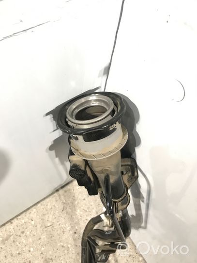 Subaru Forester SK Tubo e bocchettone per riempimento serbatoio del carburante 42066SJ030