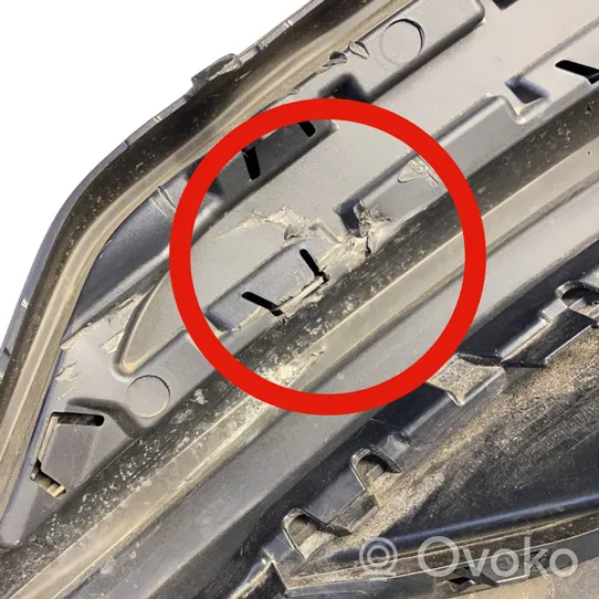 Audi Q3 F3 Moldura inferior del parachoques trasero 83A807568C