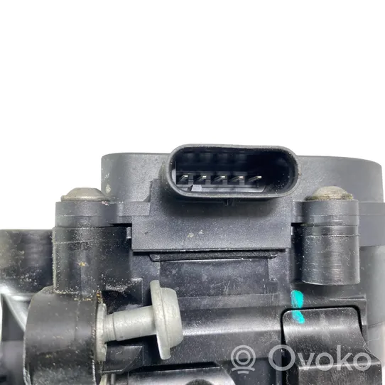 Audi Q3 F3 Pompa dell’acqua 06L121111P